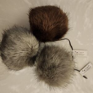 Pom poms for toques